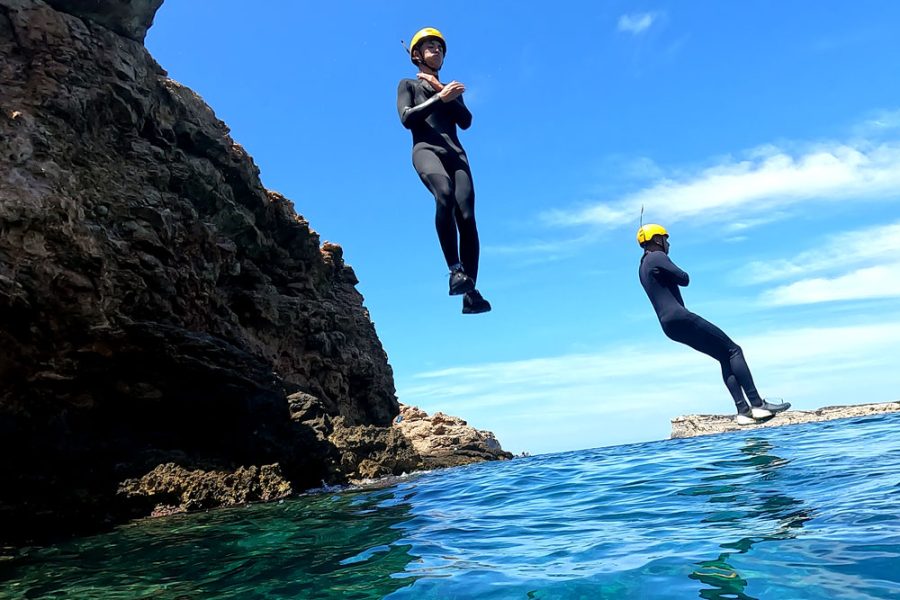 Coasteering Sa Pedrera Ibiza familias con saltos opcionales y snorkel
