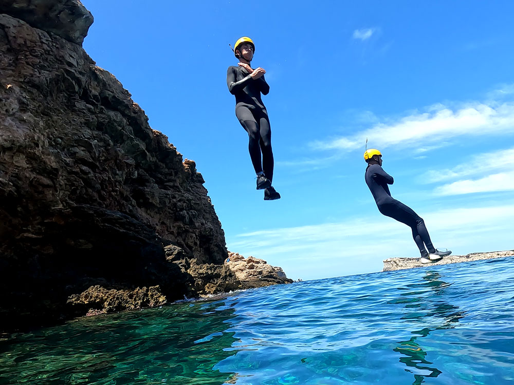Coasteering Sa Pedrera Ibiza familias con saltos opcionales y snorkel